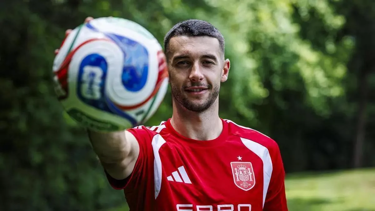 Joan Garcia destaca la unión del equipo español y aspira a igualar a Víctor Valdés
