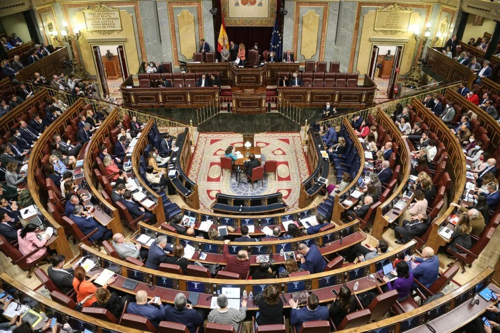 La ciudadanía, clave para cambiar el tono de la política en España