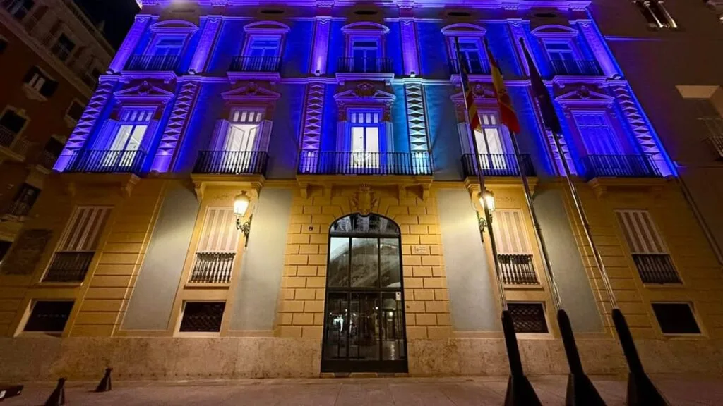 La Diputación de Valencia ilumina de morado sus sedes por el Síndrome de Dravet
