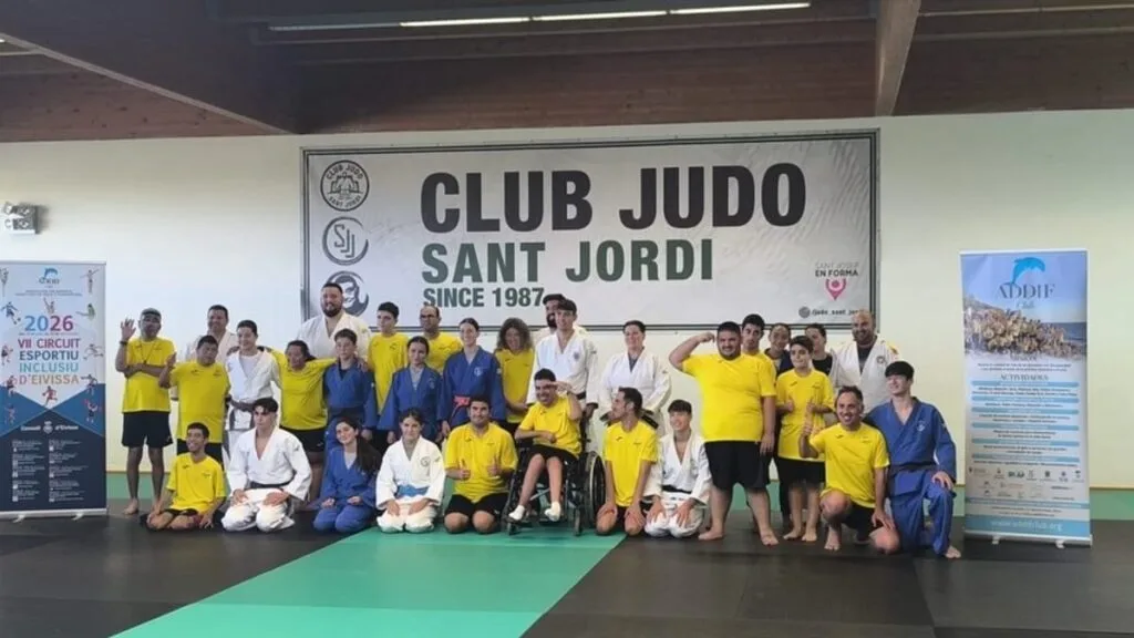 La jornada de judo inclusivo reúne a 50 personas en Ibiza para promover la igualdad deportiva