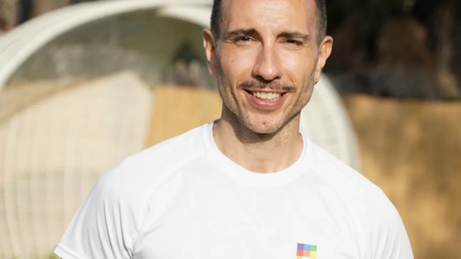 La soledad persiste en hombres LGTBIQ+ pese a la vida social activa y el uso de apps de citas