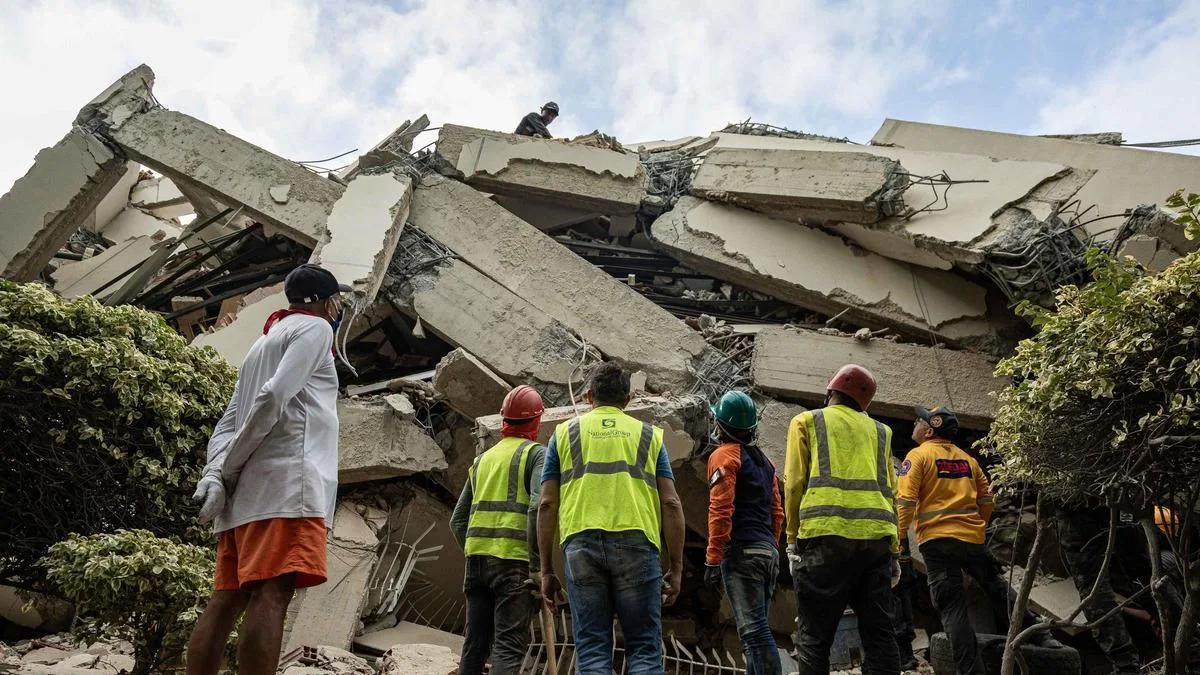 La UME rescata a una mujer tras pasar casi 72 horas atrapada bajo escombros en Venezuela