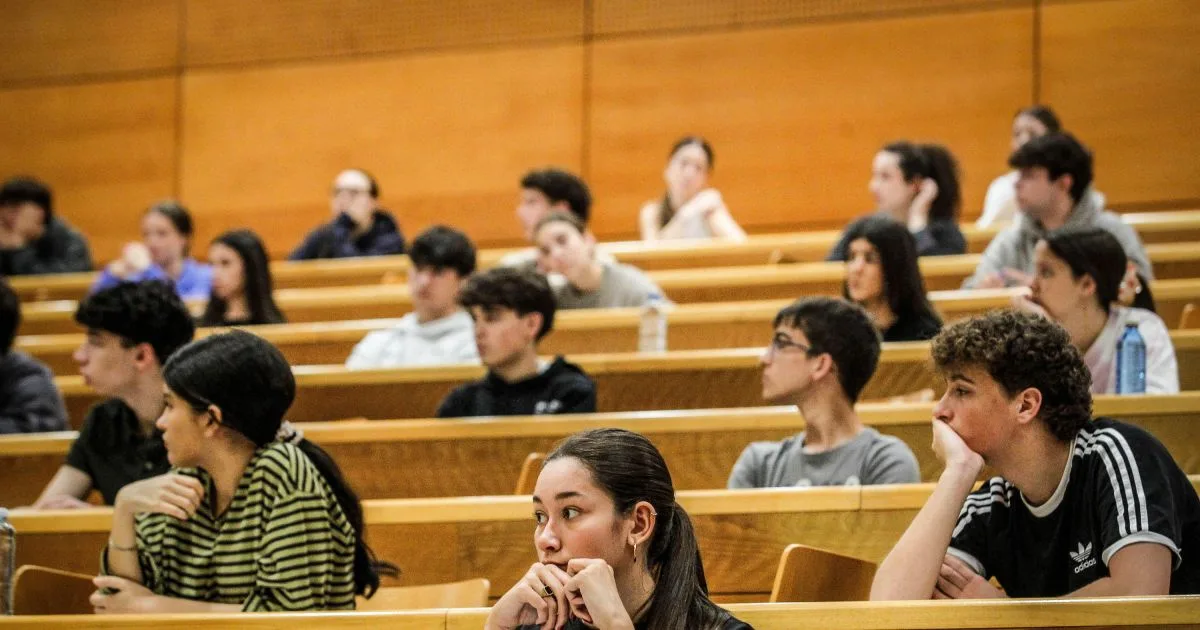 La Xunta propone reforzar la PAU con doble revisión y creación de banco de exámenes