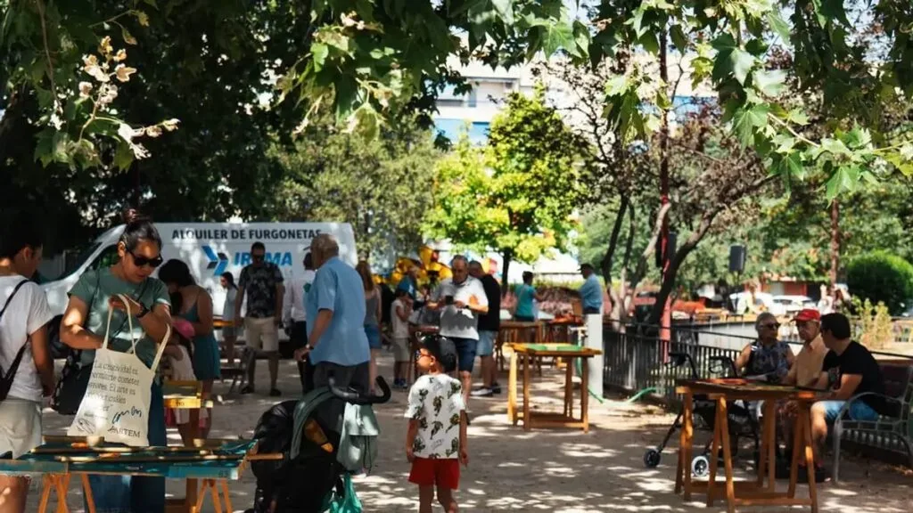 Las Fiestas del Barrio Jarama reúnen a vecinos en la plaza Primero de Mayo