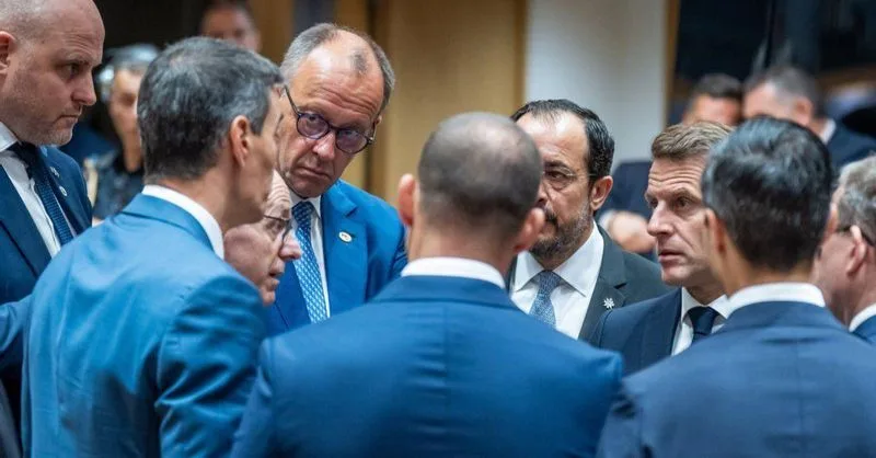 Líderes de la UE critican a España por su regularización masiva de migrantes