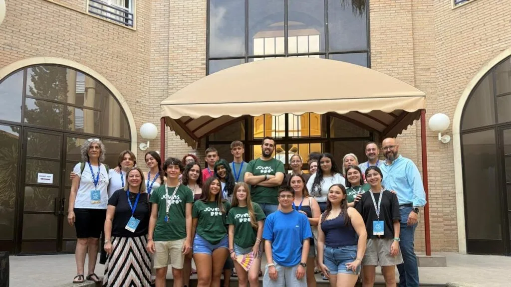 Más de 100 jóvenes analizan el impacto de la inteligencia artificial en la información juvenil