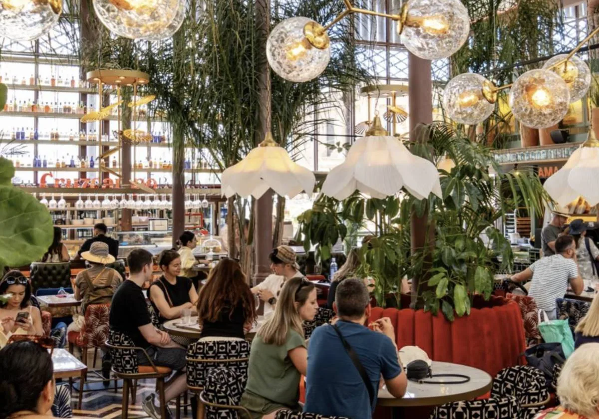 Mercado del Barranco en Sevilla: gastronomía diversa en un icono diseñado por Eiffel