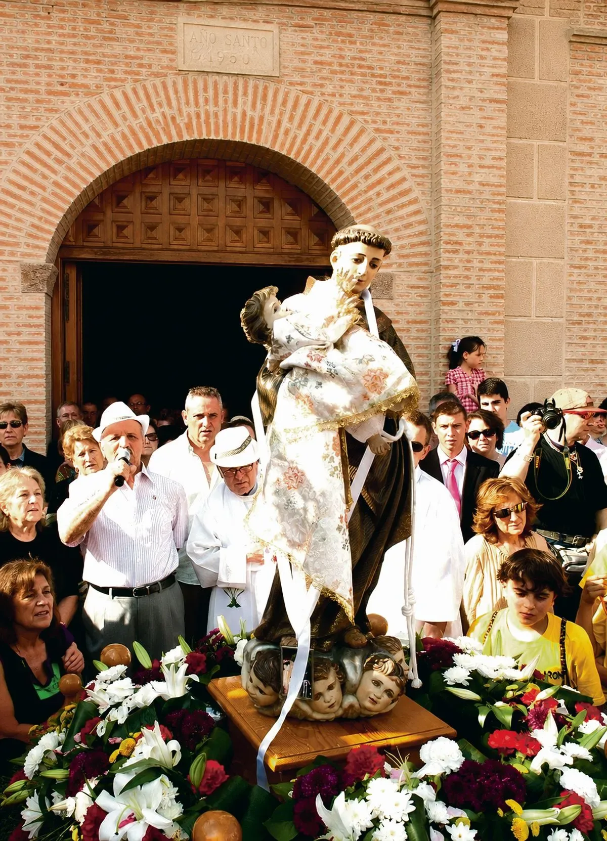 Navas de Oro renueva sus festejos con homenajes y espectáculos en honor a San Antonio de Padua