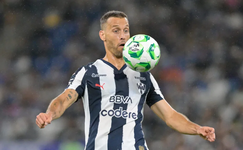 Sergio Canales regresa al Racing tras una carrera marcada por la superación y las lesiones