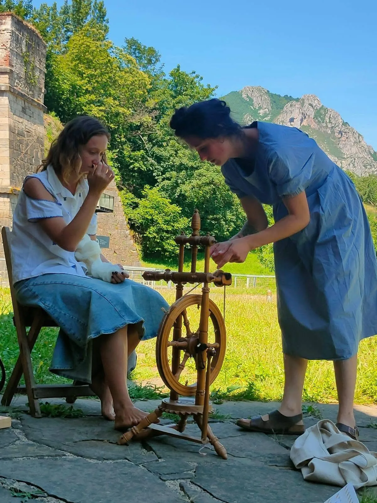 Talleres completos de artesanía en Quirós reúnen a participantes de varias regiones