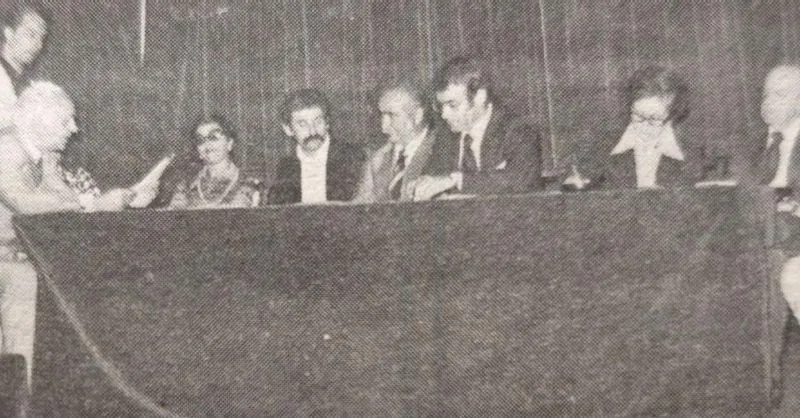 Tensión en la asamblea de la Alianza Francesa y aumento de carrozas en la Batalla de Flores