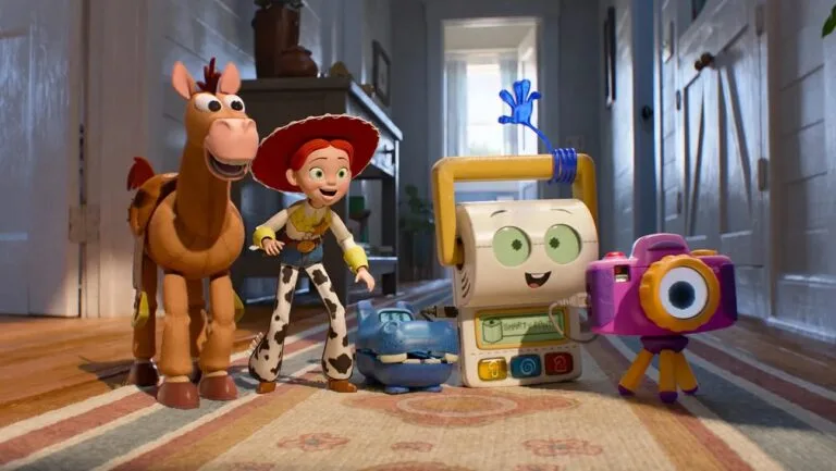Toy Story 5 explora la convivencia entre juguetes tradicionales y tecnología infantil