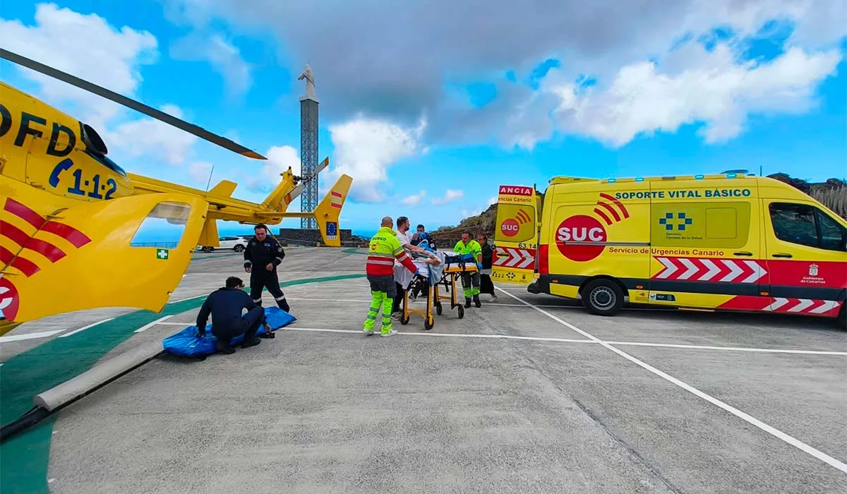 Trabajadores de ambulancias en Canarias inician huelga por mejoras salariales y laborales