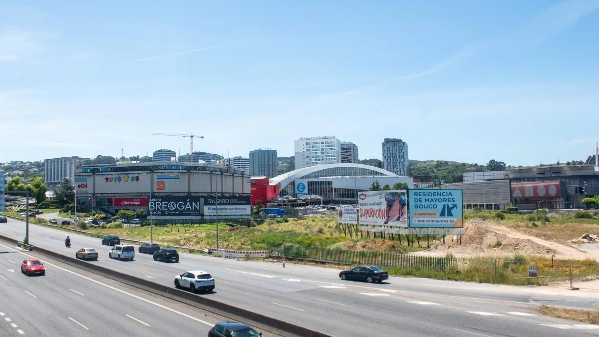 Tres torres de oficinas y comercio redefinirán la entrada oeste de A Coruña