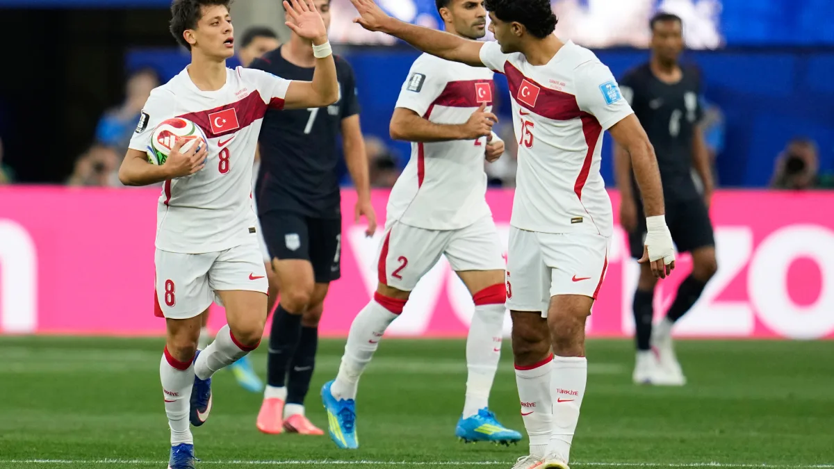 Turquía sorprende y vence en un partido sin presión en Los Ángeles