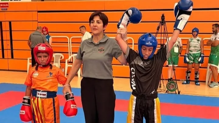 Valeria López gana el título nacional de kickboxing y recibe reconocimiento en su pueblo