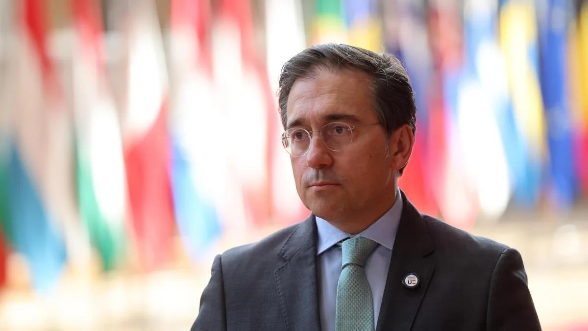 Albares reafirma el apoyo de España a Ucrania y rechaza que el agresor obtenga beneficios