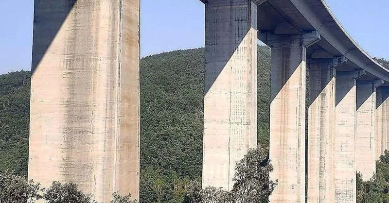 Avanzan las obras del nuevo viaducto sobre el río Tremor en la autovía A-6