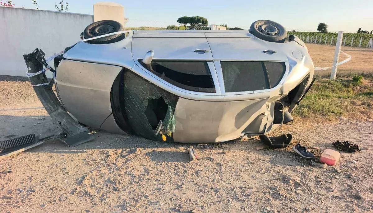 Detenido tras persecución con coche robado que terminó con vuelco en Sanlúcar