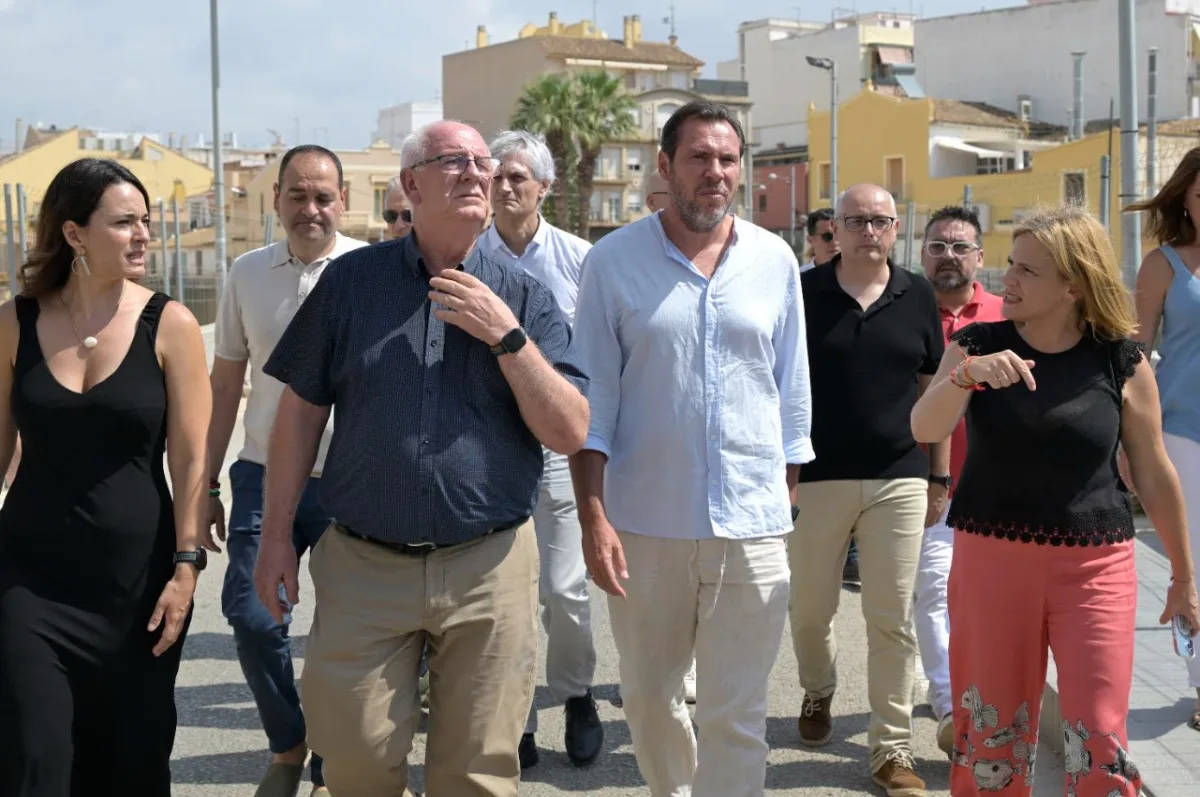 El ministro Puente inaugura pasarela en Paiporta sin convocatoria a la prensa