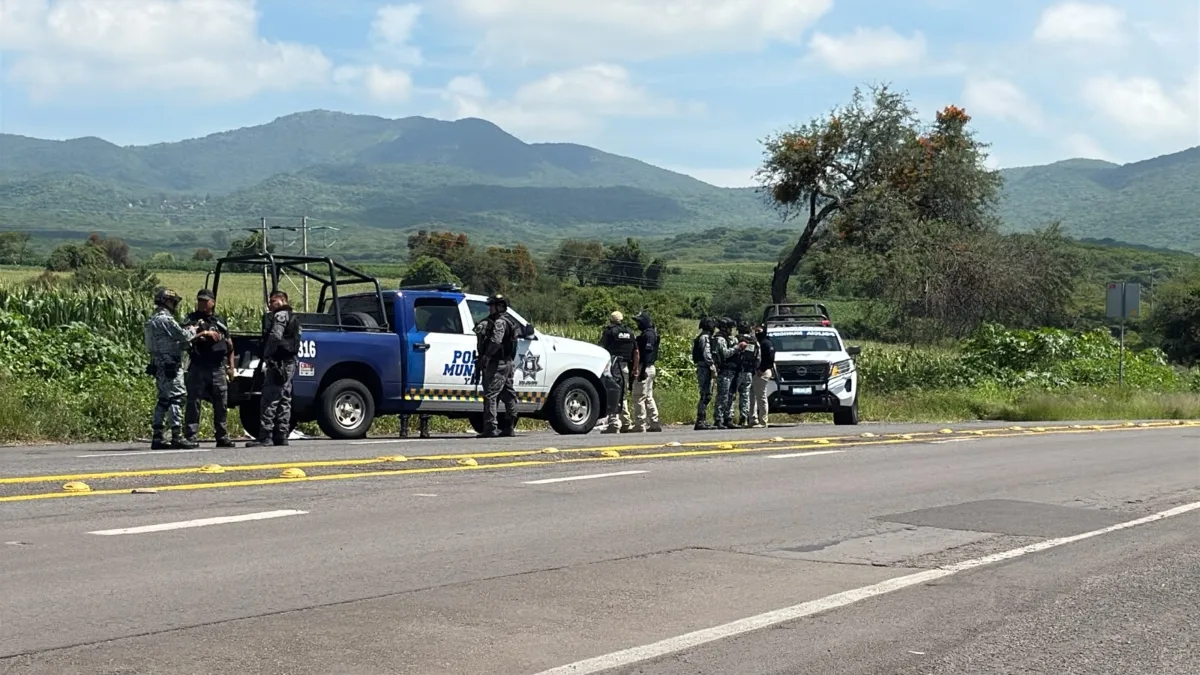 Encuentran dos cuerpos con signos de violencia en carretera de Yuriria