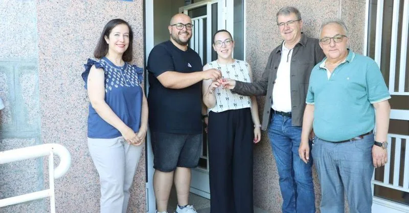 Entregan vivienda rehabilitada para alquiler en Muíños tras inversión pública