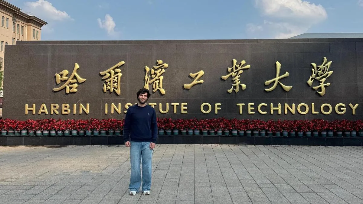 Estudiante gallego avanza en un máster internacional sobre terapia digital y salud mental