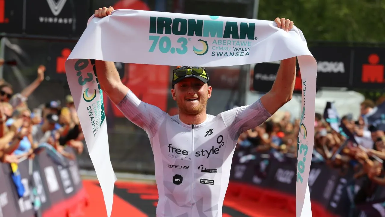 Harry Palmer y Lizzie Rayner se imponen en un accidentado Ironman 70.3 Swansea