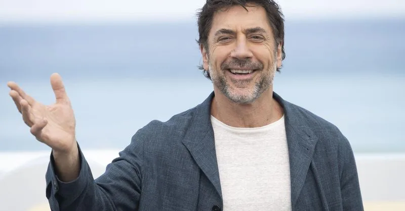 Javier Bardem muestra su apoyo a la selección española con la camiseta de Borja Iglesias