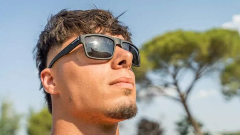 La importancia de usar gafas de sol con filtro UV adecuado para proteger la vista en verano