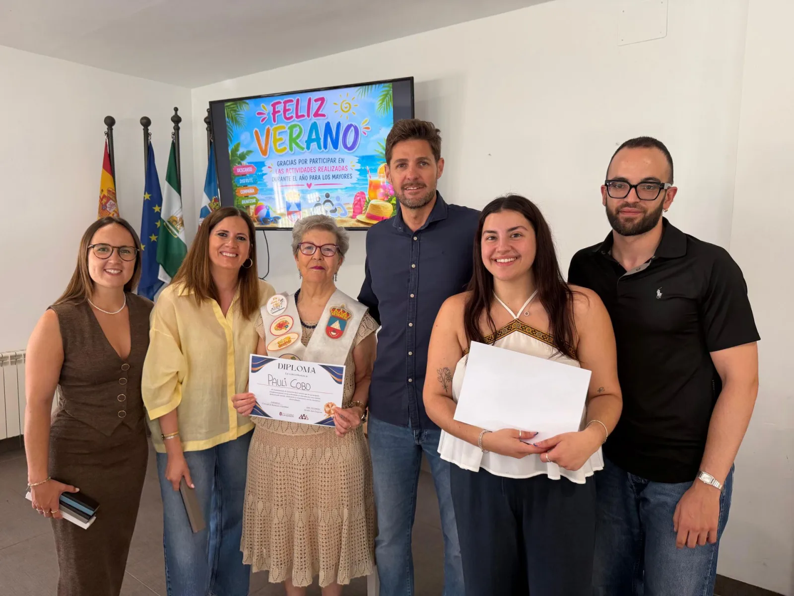 Lanjarón reconoce a casi un centenar de personas mayores tras completar su curso anual