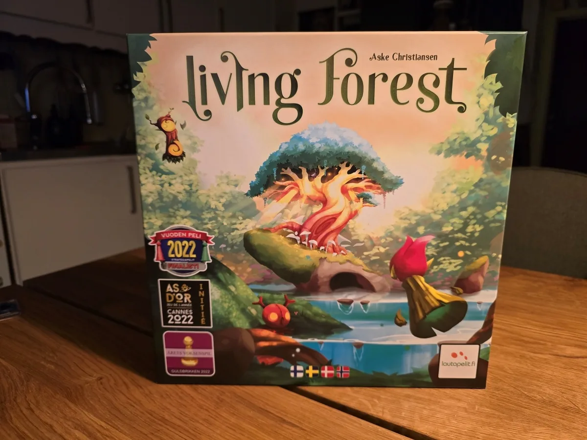 Living Forest: un juego de mesa sencillo que invita a explorar y competir en un bosque encantado