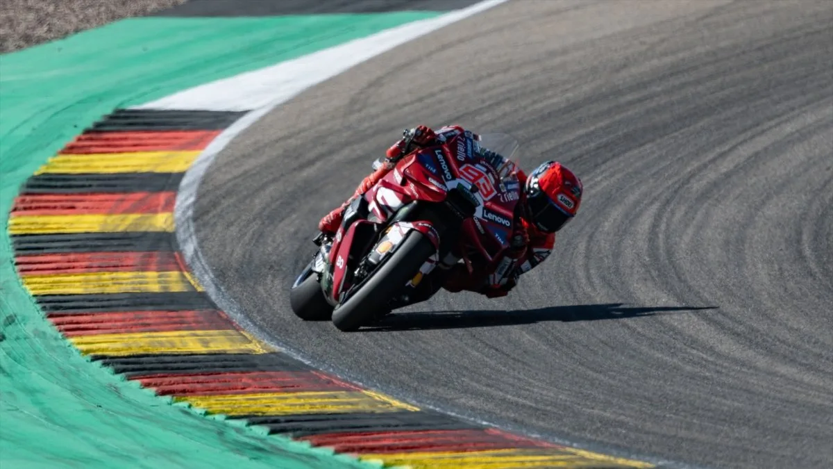 Marc Márquez domina en Alemania y alcanza el podio tras su décima victoria en Sachsenring
