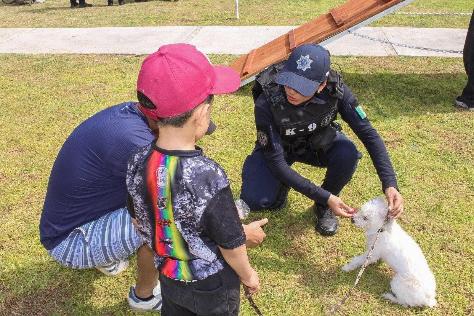 Más de cien personas participan en exitoso curso gratuito de adiestramiento canino
