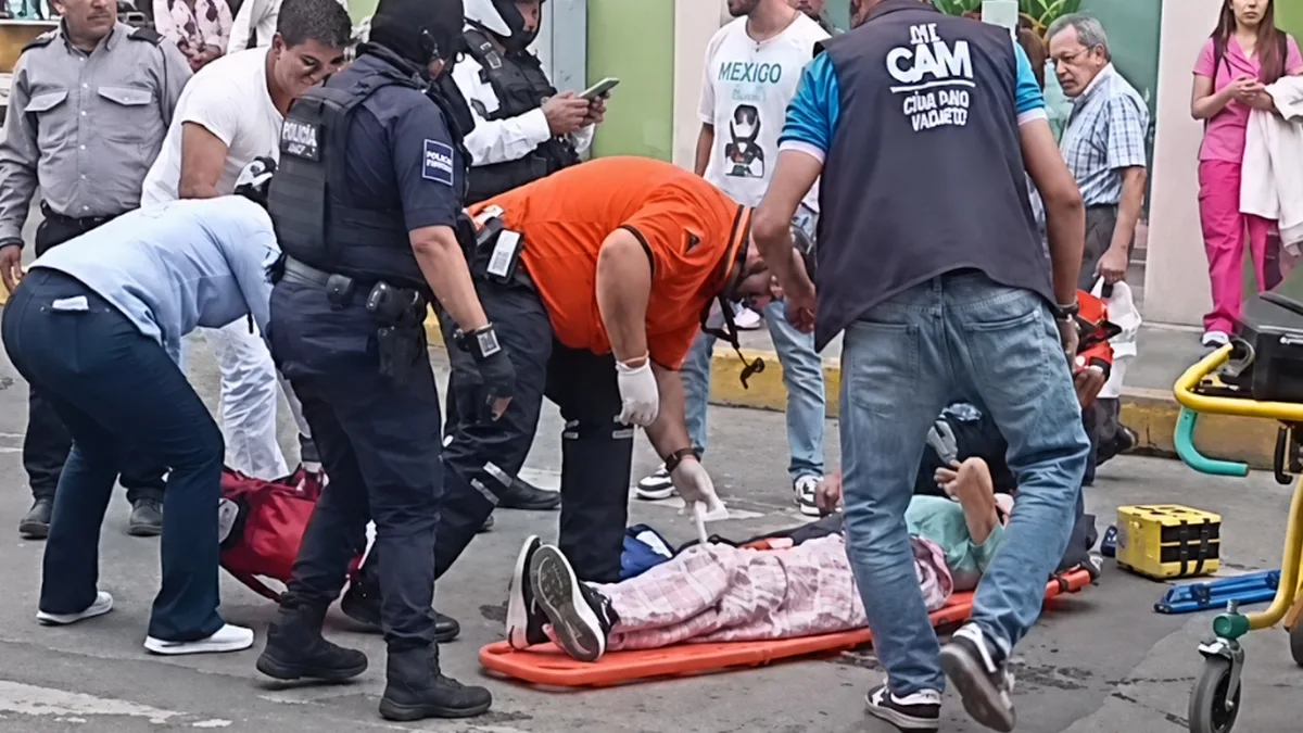 Mujer atropellada por camión de transporte público frente a presidencia en Irapuato