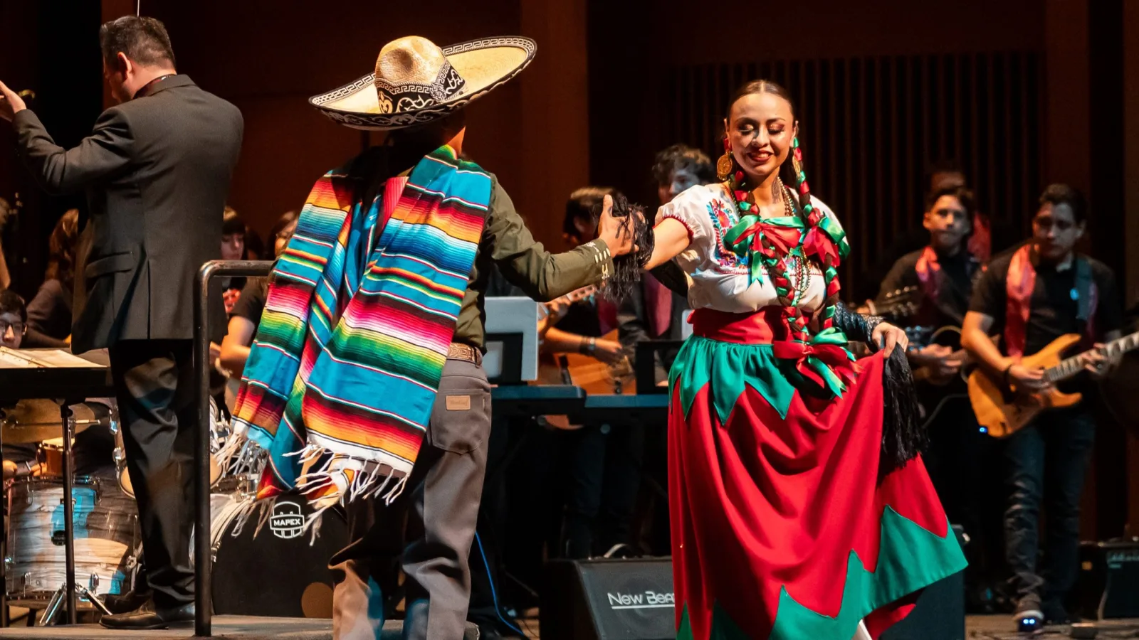 Música tradicional mexicana une generaciones en concierto del Teatro del Bicentenario